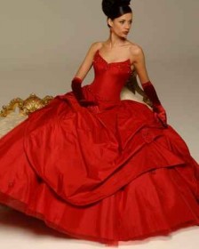 almassy_eva_estelyi_bali_ruhak_Hollywood-Dreams-Red-Wedding-Dresses-Amara